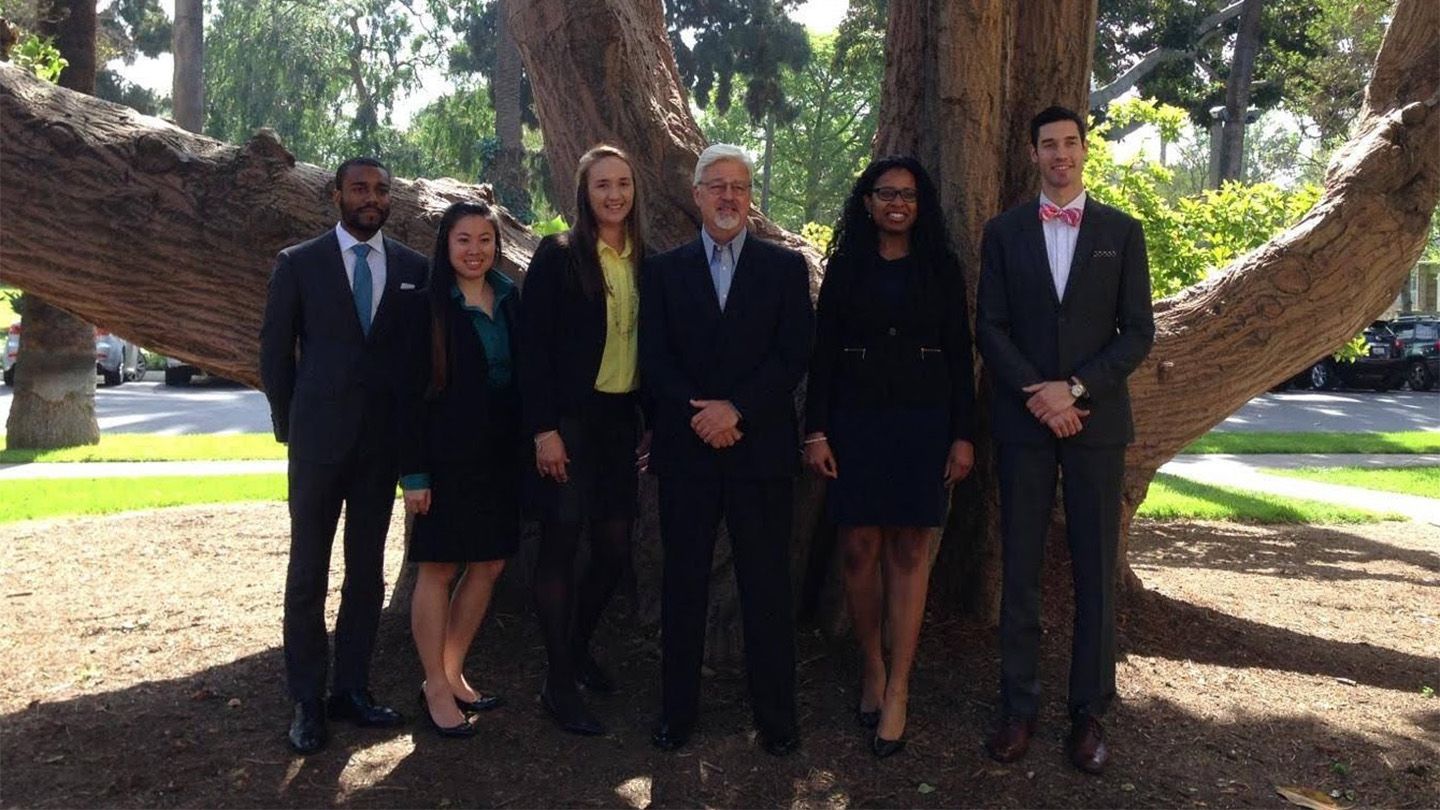 Ben Levinson '15 MBA (far right), with people from his entrepreneurship class. From left: Chris Bell, Hong Lee, Veronica Horta, professor Patrick Millsap and Leitta Mayers.