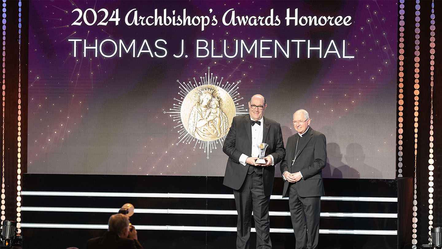Thomas J. Blumenthal (left), current chair of the ÿ�մ������ Board of Trustees, at the Archbishop's Awards Dinner, with Most Reverend Jose H. Gomez, Archbishop of Los Angeles.