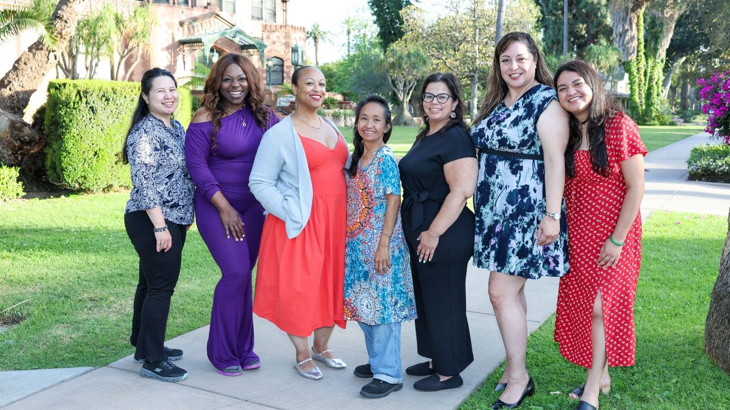 Mount alumnae gather at the Doheny Campus during the April 18 Volunteer Open House and Alumnae Mixer.