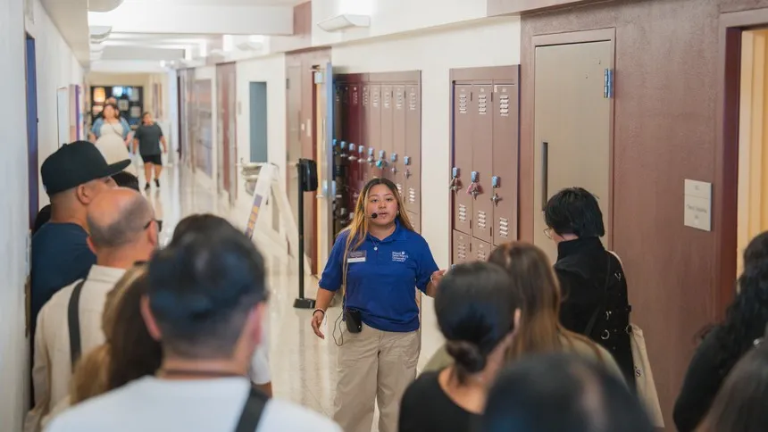 Visitors toured the campus alongside ������ý student guides, gaining a firsthand look at academic spaces and daily life at the Mount..