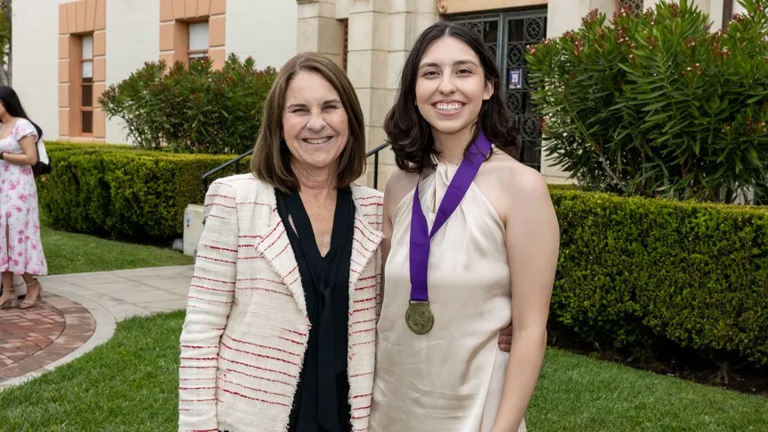 President Ann McElaney-Johnson with Shirley Espinoza ’25, recipient of the President’s Award.