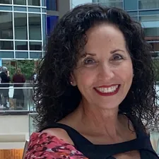 Leah fitzgerald headshot