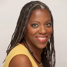 Robin Owens headshot