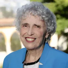 Woman smiling wearing a blue jacket outside of ������ý Chalon Campus