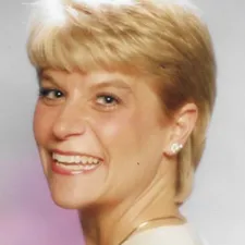 Carolyn-Padovano headshot