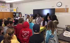 ������ý Students leading a class at an elementary school.
