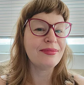 Andrea Reynolds Headshot