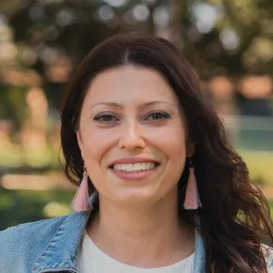 Eliza Plous headshot