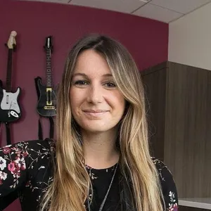 Jenna Bollard headshot