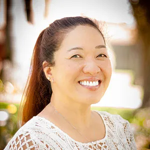 Julia Chang Headshot