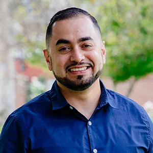 Luis Flores headshot