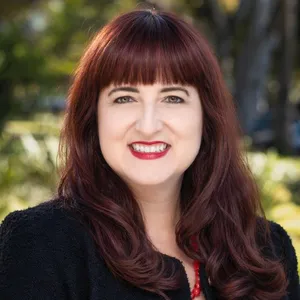 Paula Helu-Brown Headshot