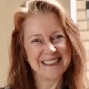 Suzanne Williams Headshot