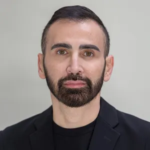 Alex Barragan headshot