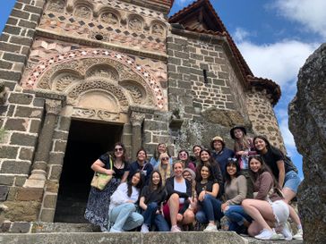 ÿ�մ������ Students at Le Puy, France during the 2022 pilgrimage