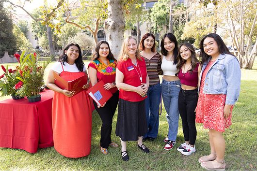 Group of 91ɬ�� students with Gaile Krause, assistant director of Campus Ministry