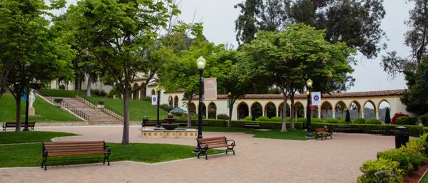 outdoor photo of Chalon campus walkway