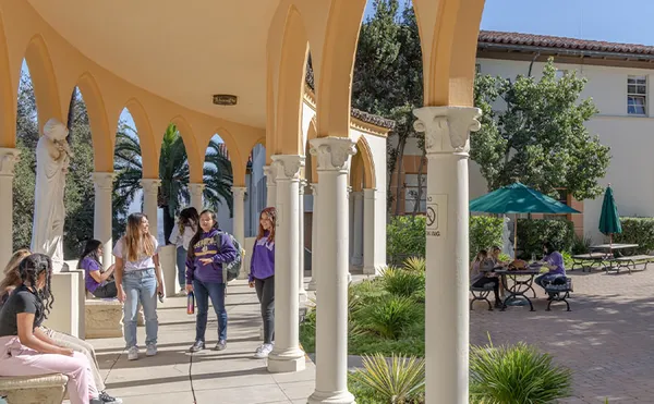 Group of students walking under the Arches at the Circle, Chalon Campus
