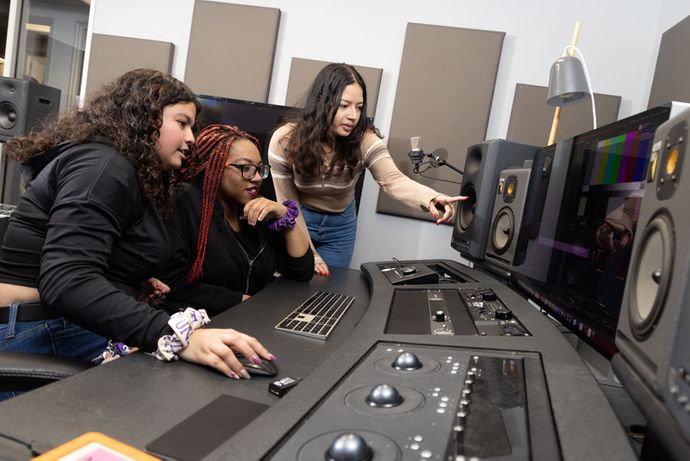 Students in Creative Lab