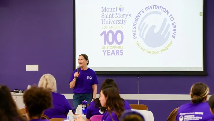 ������ý President Ann McElaney-Johnson addresses volunteers at the kickoff of the 18th annual President’s Invitation to Serve.